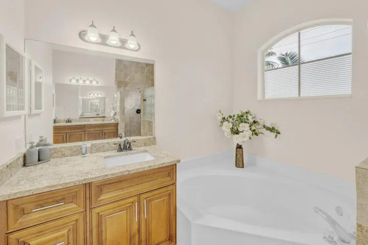 11 Primary Bath (6)