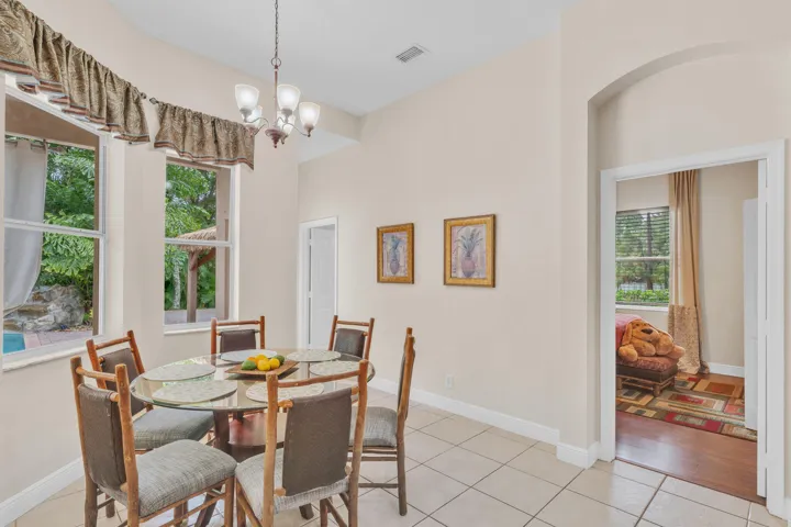 17 Breakfast Nook (2)