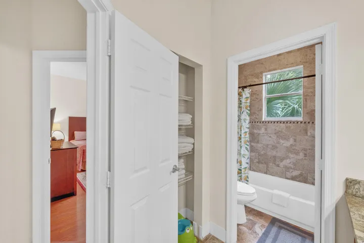 29 Guest Bath (3)