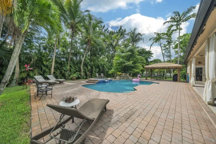 7 Pool Deck (2)