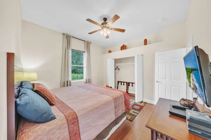 21 Guest Bedroom Suite (3)