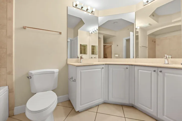 11 Bathroom 01