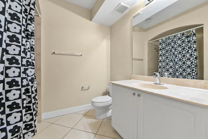 22 Bathroom 03