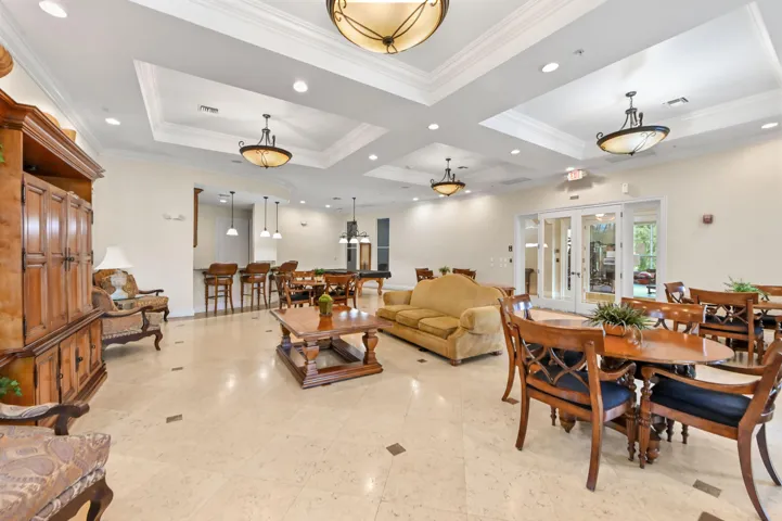 32 Clubhouse 01