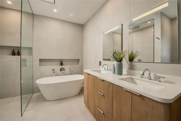 Primary Bath with double sinks, shower and bathtub.