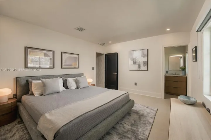 Large 4th Bedroom with en-suite bathroom.