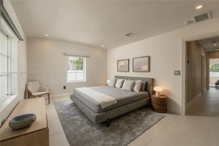 Large 4th Bedroom with en-suite bathroom.