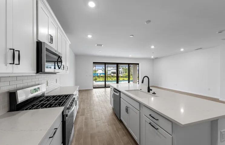 SWFL_DV_TER_47000_Whitestone_Kitchen 5