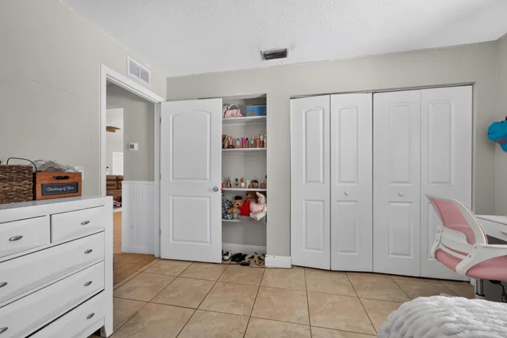 guest room 3