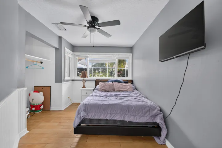guest room 1