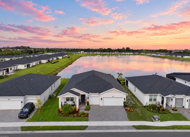 Lakefront homes at dusk in Hampton Park