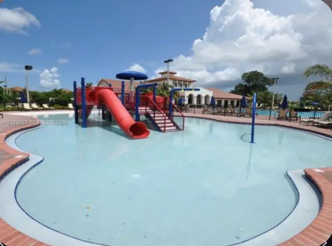 Splash pool