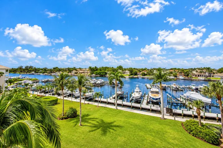 Bay Colony Private Marina