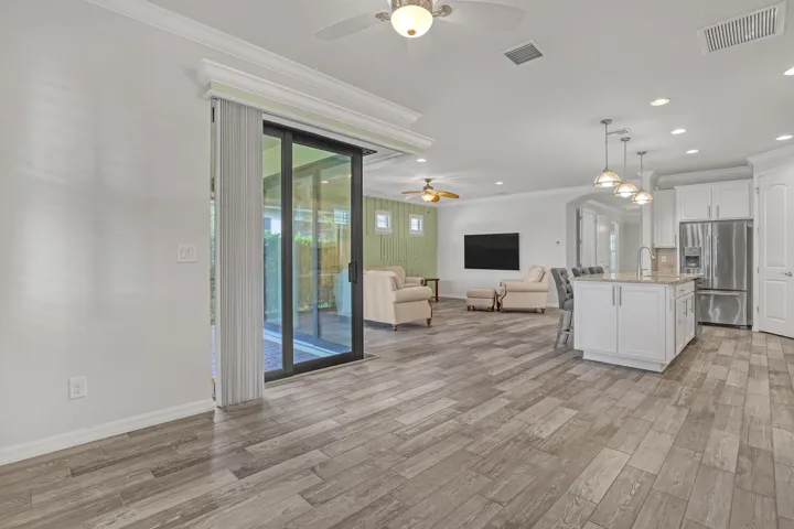 238 SE Longview (12)