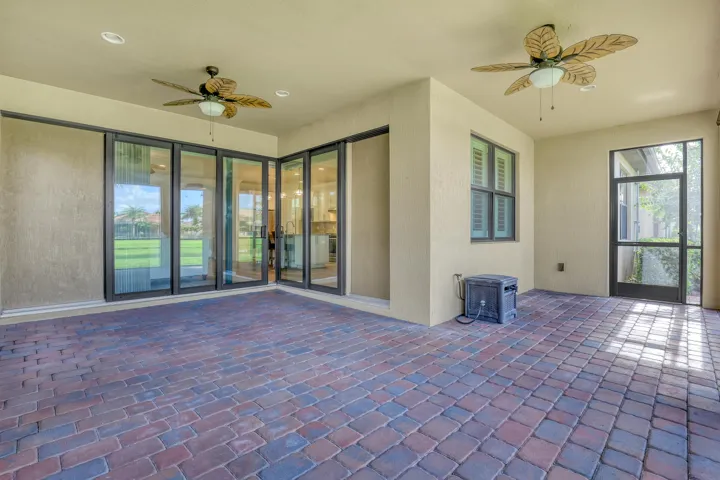 238 SE Longview (34)