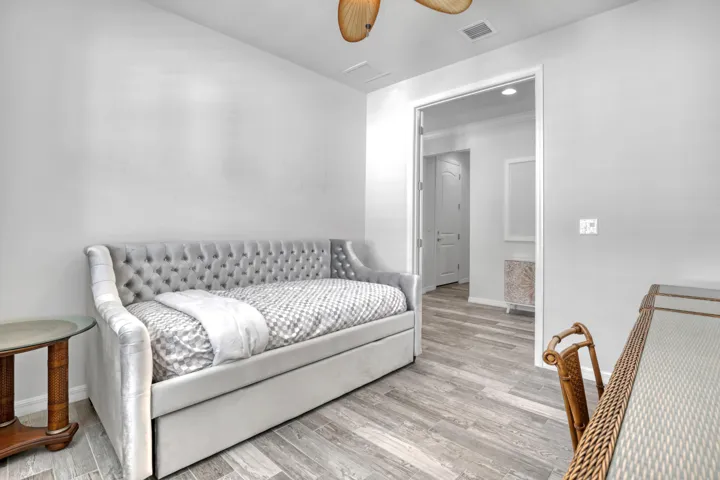238 SE Longview (28)