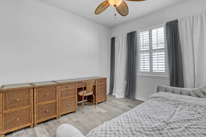 238 SE Longview (27)