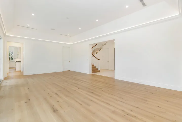 6 - Living Room