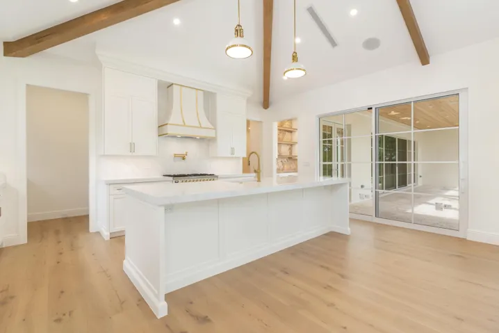 10 - Kitchen