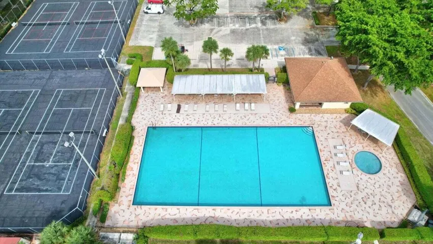 207 Live Oak - Pool