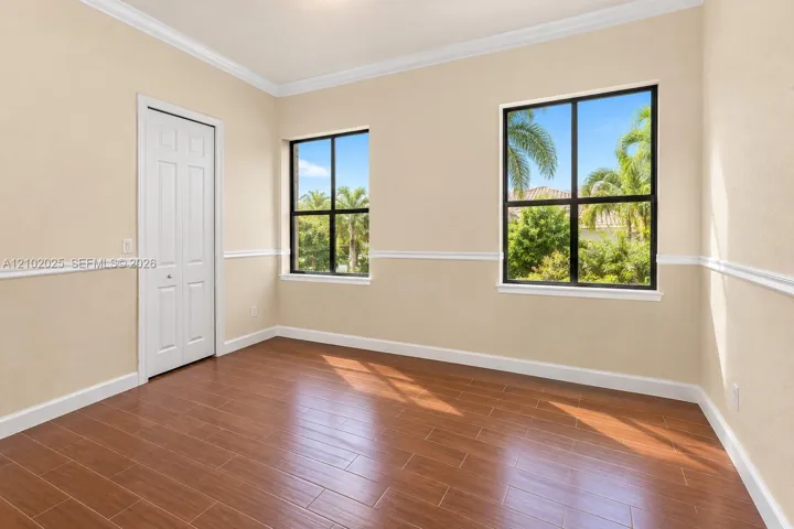 Middle Bedroom