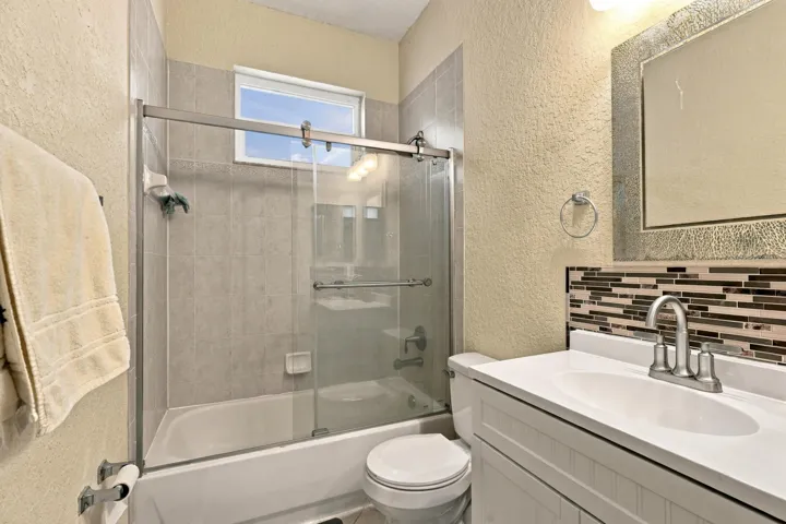 Single Bathroom with Tub and Shower
