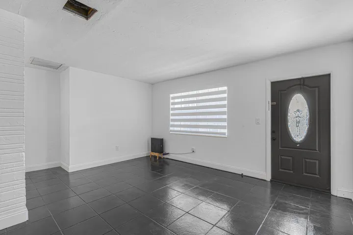 Living room when vacant