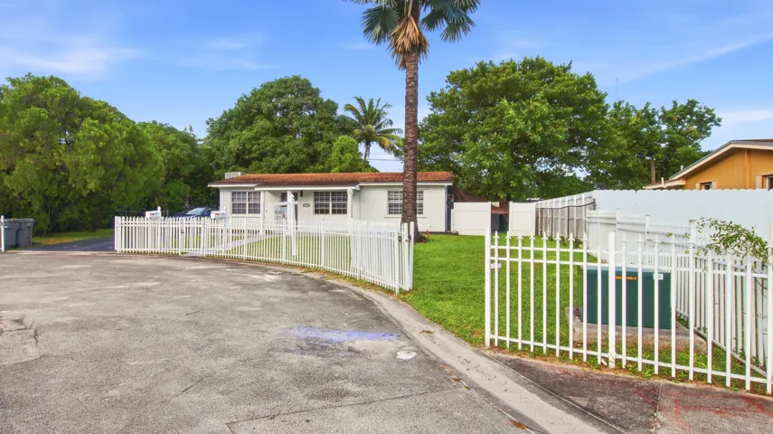 Entrance to Private Yard