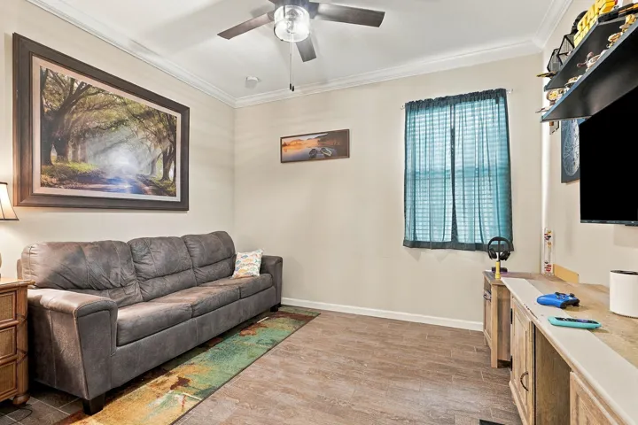25_sitting room