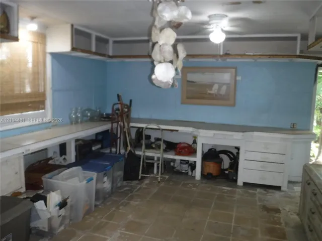 Workshop has electric and could be converted into a guest quarters