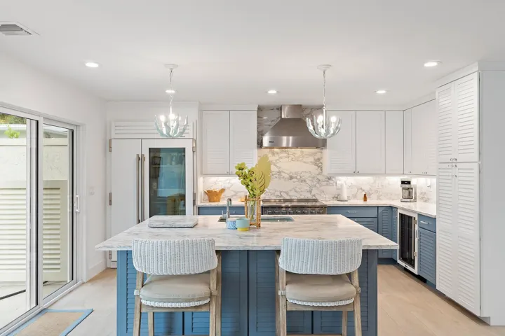 highest end appliances + island seating