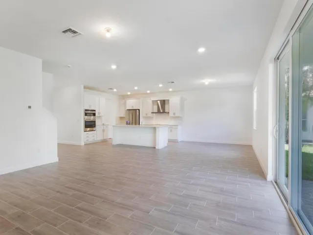 Familyn to Dining and Kitchen