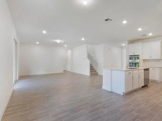 Dining to Family and Kitchen
