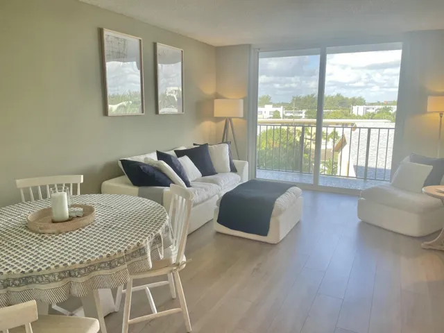 Living/Dining Area
