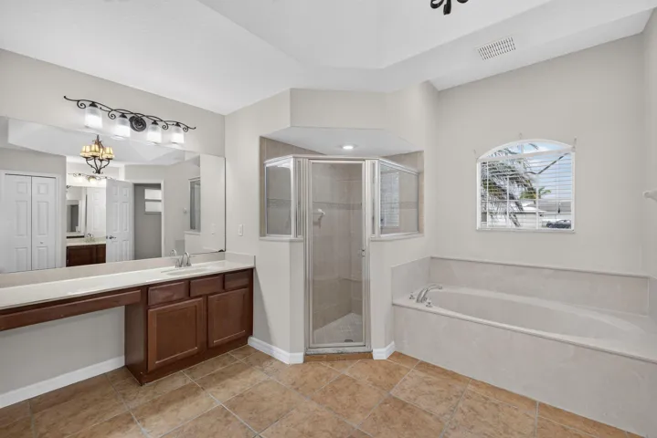 25 - Primary Suite Bath