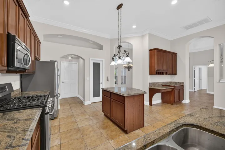 14 - Gourmet Kitchen_Home Office