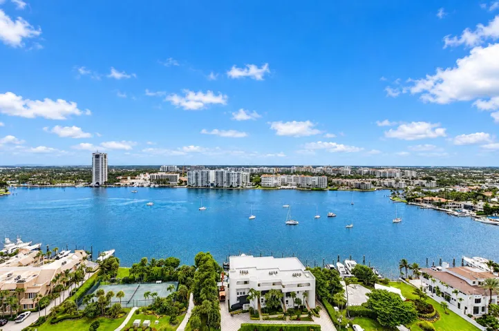 All Rooms Have Direct ICW Views