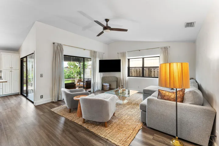 007-4270SoutheastBoxleafPlace-Stuart-FL-