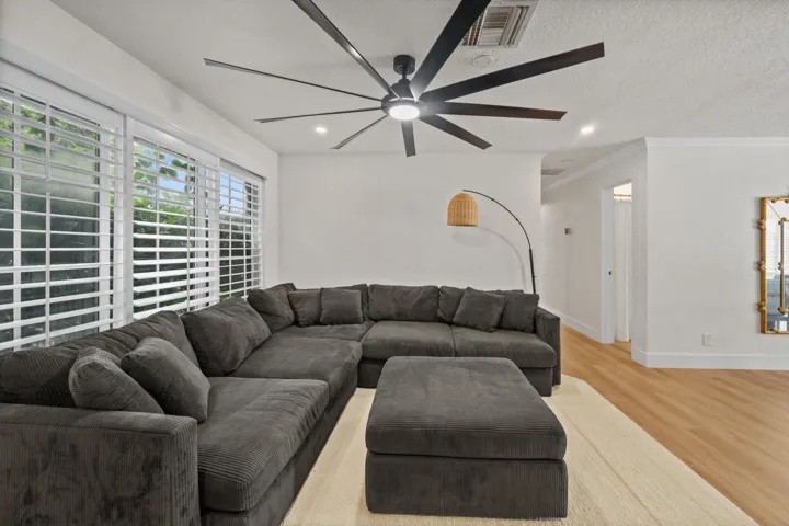 160 SE 9th Street, Pompano