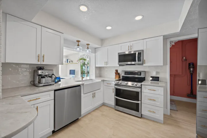 160 SE 9th Street, Pompano