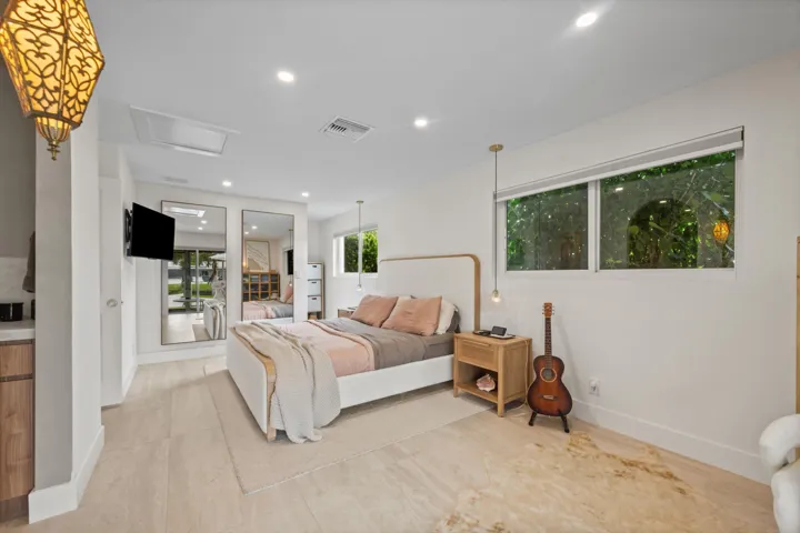 160 SE 9th Street, Pompano