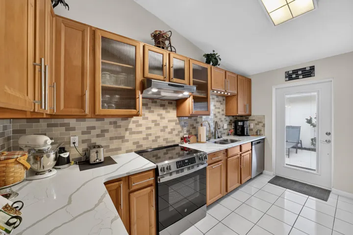 Kitchen - Quartz & Wood Cabinets
