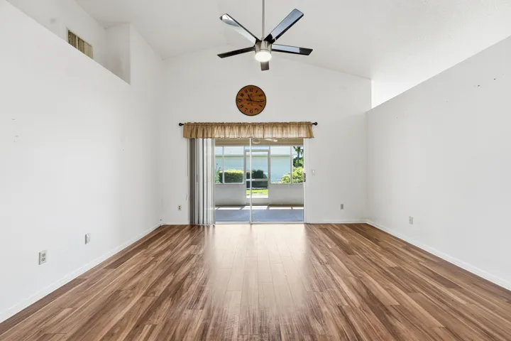 06_living room
