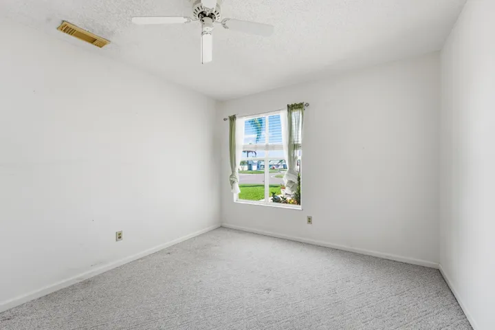17_bedroom