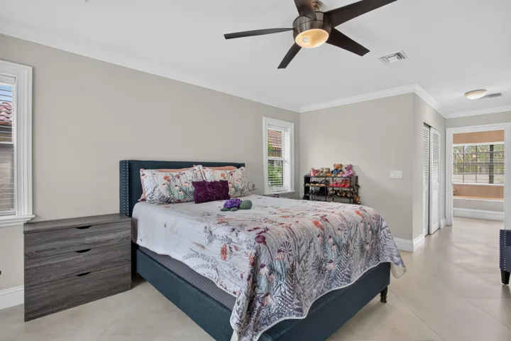 Recessed lighting, crown molding, and neutral wall paint