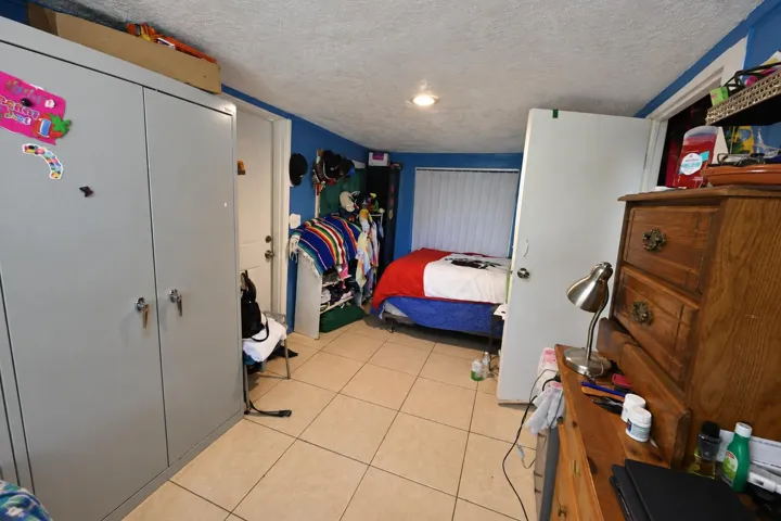 906 Florida Room 2