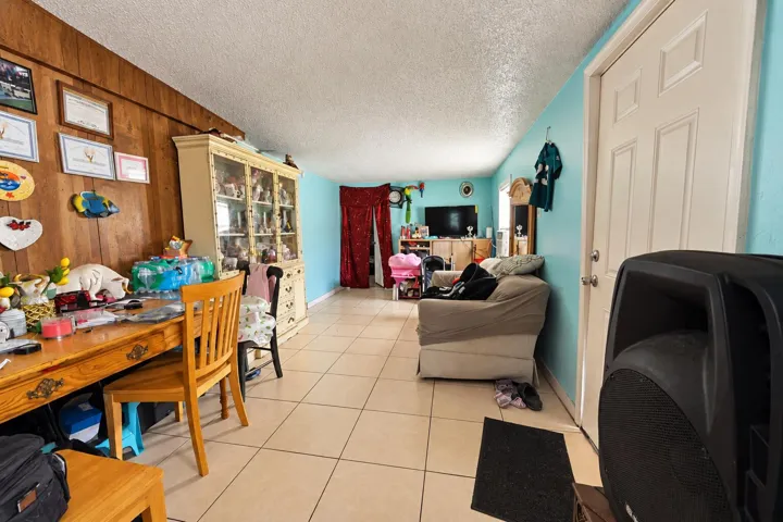 906 living room