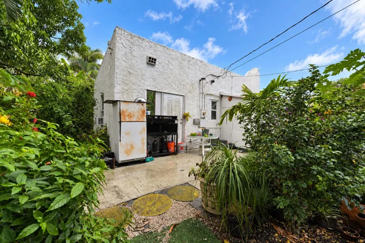 906 back of house