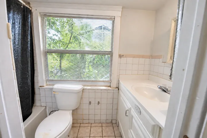 906 2nd bath