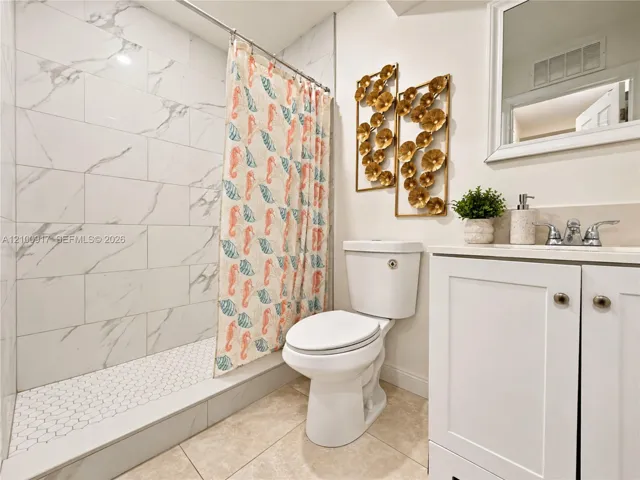 White vanity with an integrated sink and chrome faucet